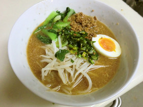 すりゴマと味噌ラーメンで坦々麺