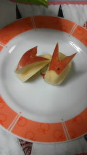 簡単 りんごの飾り切り トナカイ風 By さち木 リンゴの基本の剥き方と可愛いアレンジ W Naver まとめ