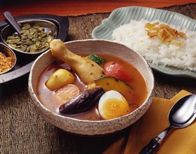 骨付きチキンと野菜のスープカレー