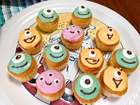 簡単かわいい プチモンスターズインク 市販品をアレンジ デコで作るかわいいハロウィンお菓子レシピ Naver まとめ
