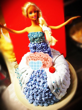 バービードールケーキ エルサ風 メチャカワ ドレス ドールケーキ リカちゃんバービー アナと雪の女王 バースデー 誕生日に Naver まとめ