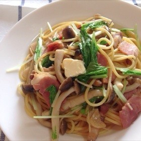 水菜キノコdeバター醤油な和風パスタ バター醤油好きな人に贈る バター醤油を使ったおかずレシピ Naver まとめ