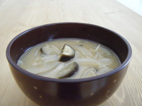 なすと玉ねぎのお味噌汁✿