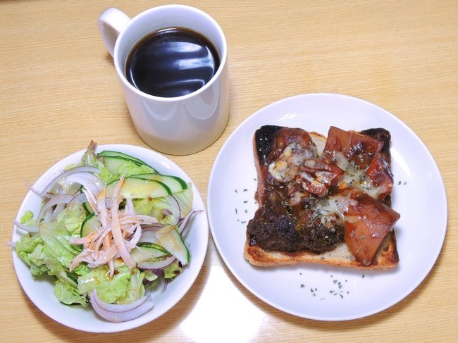 今日の昼食 メニューはビーフシチュートースト 昨日の晩酌日記 By青麺記 クックパッドブログ