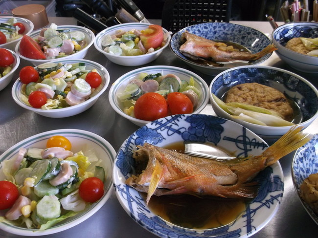 煮魚と胡瓜のサラダ かきいちの今日の昼ご飯 クックパッドブログ