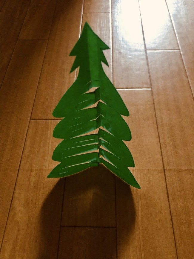 高齢者 在宅介護 工作で折り紙を使って クリスマスツリー オンラインレクリエーション介護士のchibiike クックパッドブログ