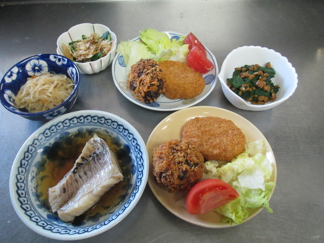 コロッケと3種の副菜 かきいちの今日の昼ご飯 クックパッドブログ コロッケと3種の副菜 かきいちの今日の昼ご飯 クックパッドブログ