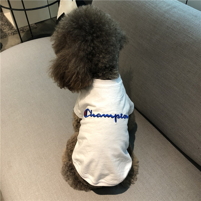 春夏の人気ドッグウェアシュプリームロゴ入りtシャツ犬服が人気登場 Jp Fadファッション服 ブランドパロディ服飾小物 クックパッドブログ