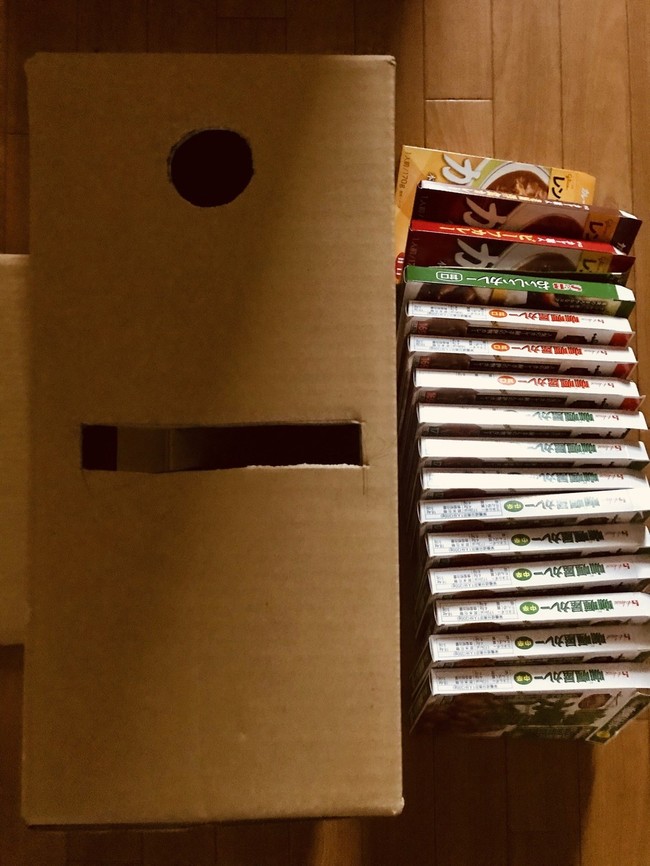 高齢者 在宅介護 レクリエーションでダンボールを使って レトルトカレーの空き箱型はめゲーム 高齢者 デイサービス 老人ホーム 室内簡単 レクリエーション クックパッドブログ