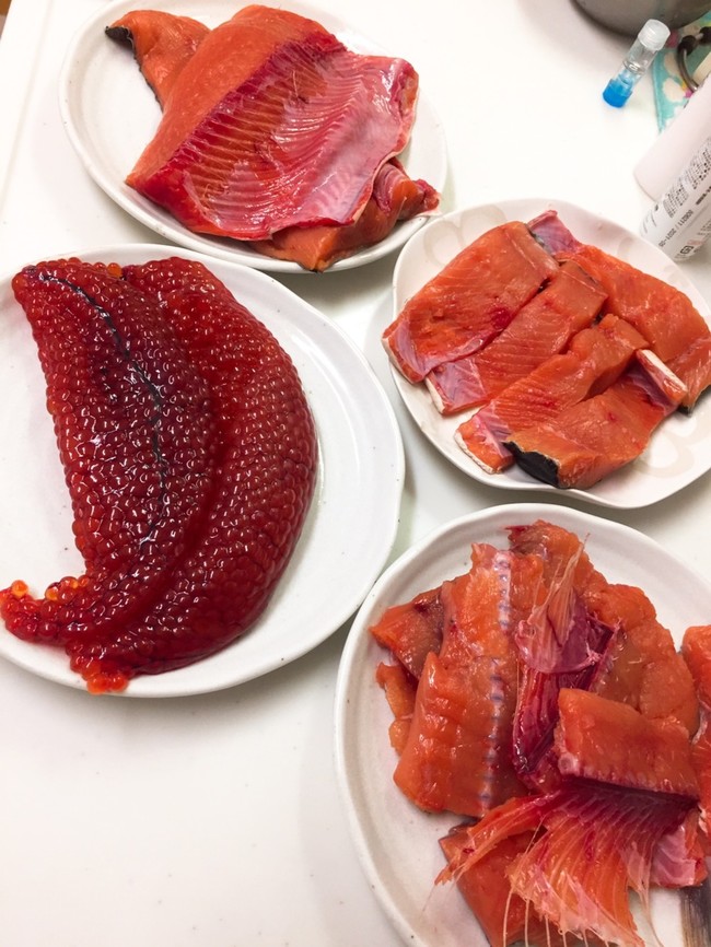 秋鮭一匹690円で買ったらメスだった - Dongri's台所&おいしい生活 | クックパッドブログ
