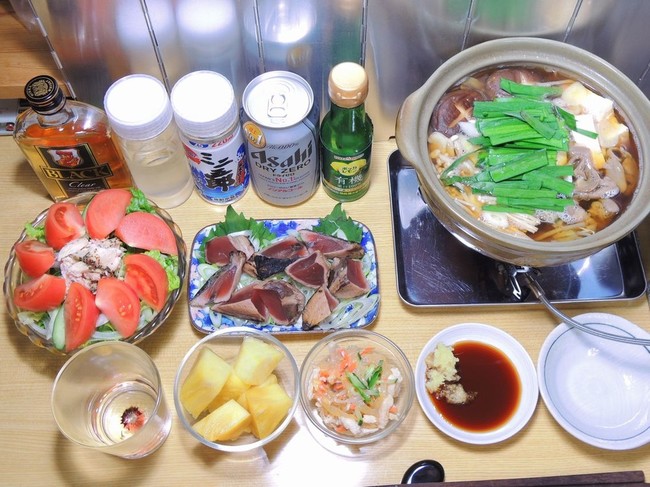 昨日の晩酌 メニューはこてっちゃん牛もつ鍋 醤油味 カツオのタタキの切り落とし 昨日の晩酌日記 By青麺記 クックパッドブログ
