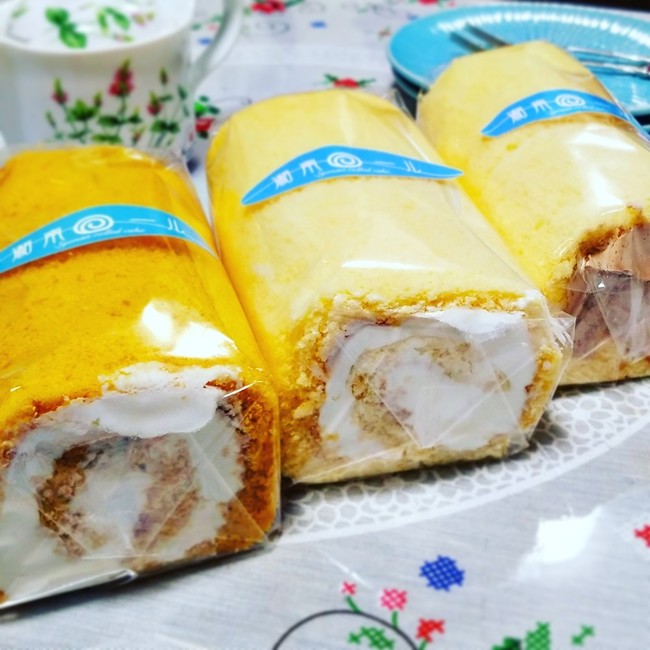 お菓子のいえストロベリークリームの湘南ロール まりっぺぽんの くいしん坊ば んざい クックパッドブログ