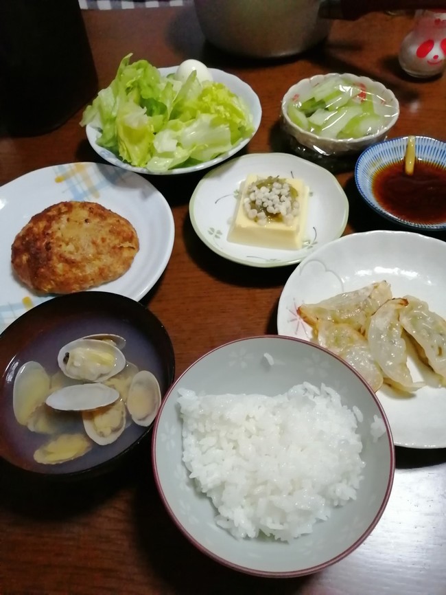 ハンバーグ サラダ 餃子 卵豆腐めかのせ あさりのお吸物全部美味しい 松潤love の日記 クックパッドブログ