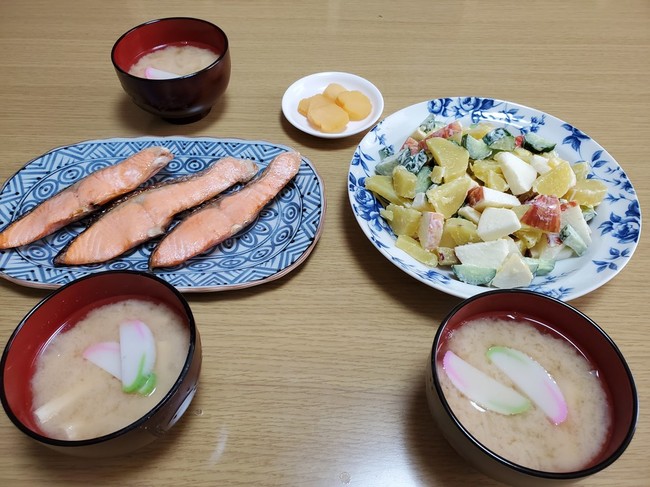 さつまいもとりんごのサラダ ねこのおかあさん のごはん日記 クックパッドブログ