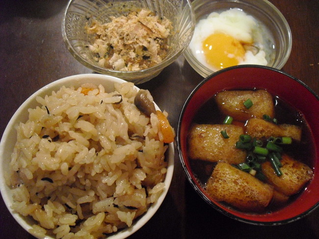 炊き込みご飯 納豆 温玉 油揚げの味噌汁 常々ごはん日記 クックパッドブログ