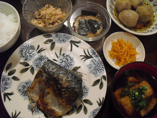 鯖の塩焼き 里芋の煮っころがし 納豆とろろ サラダ ごはん 油揚げの味噌汁 常々ごはん日記 クックパッドブログ 鯖の塩焼き 里芋の煮っころがし 納豆とろろ サラダ ごはん 油揚げの味噌汁 常々ごはん日記 クックパッドブログ