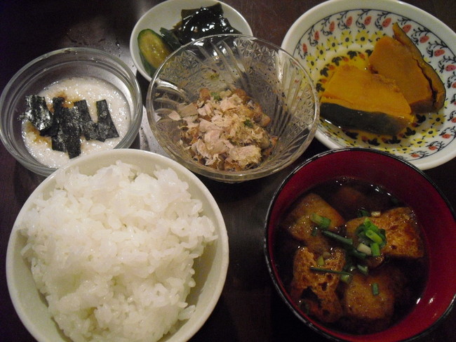 かぼちゃの煮物 納豆 とろろ きゅうりの漬物 昆布佃煮 ごはん 油揚げの味噌汁 常々ごはん日記 クックパッドブログ