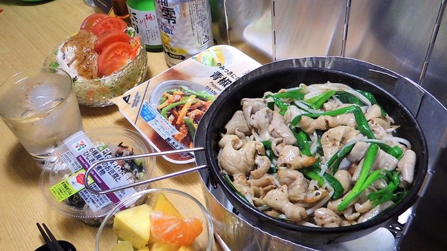 昨日の晩酌 セブンイレブン宅飲みで炭火焼ホルモン 塩 と青椒肉絲 昨日の晩酌日記 By青麺記 クックパッドブログ