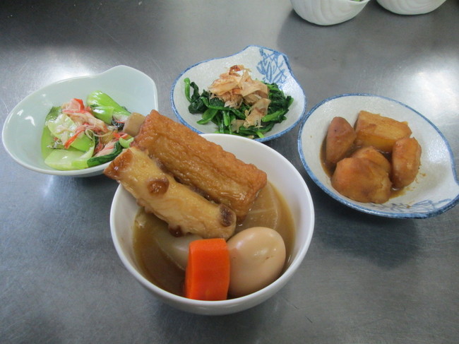 おでんと３種の副菜 かきいちの今日の昼ご飯 クックパッドブログ