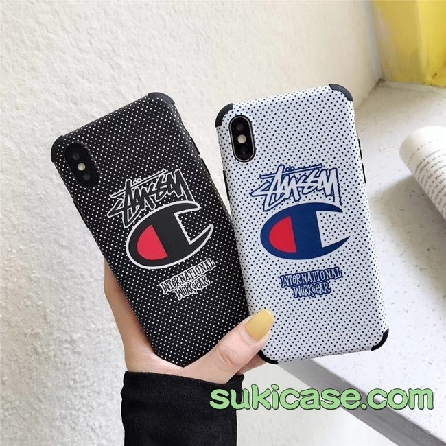 色違いでペアで持ってもかわいいブランドロゴ付きiphoneケース ブランド風iphone スマホケース クックパッドブログ