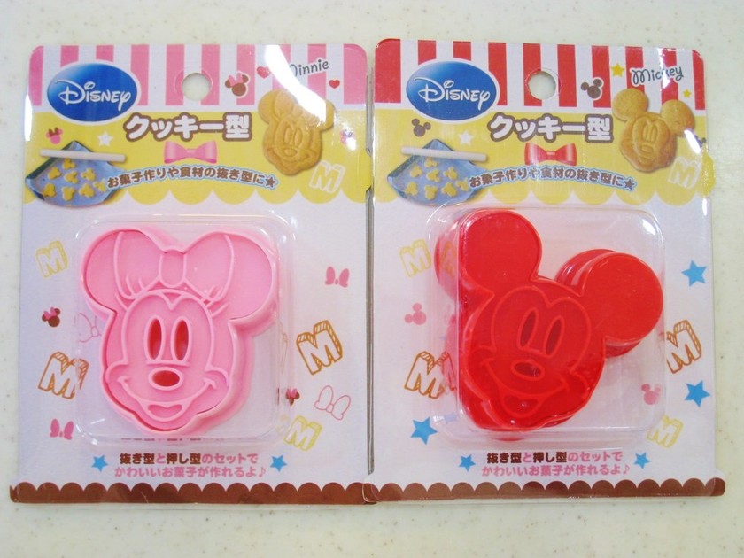 100円 ミッキー ミニーのクッキー型 Eryの Cozinha クックパッドブログ
