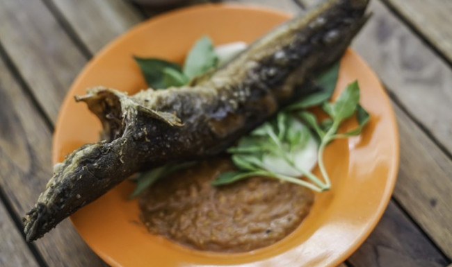 ワルンペセルレレのピーナッツソースとナマズのフライレシピ Mamanukanpace クックパッドブログ