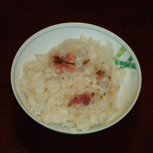 桜の花の塩漬けで ご飯を炊きました オウリママの日記 クックパッドブログ