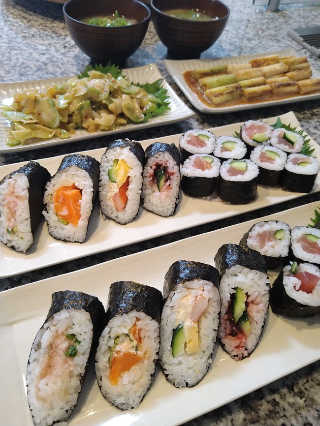 サラダ巻きとマグロの巻き ウマウマ亭 のお家ご飯 クックパッドブログ