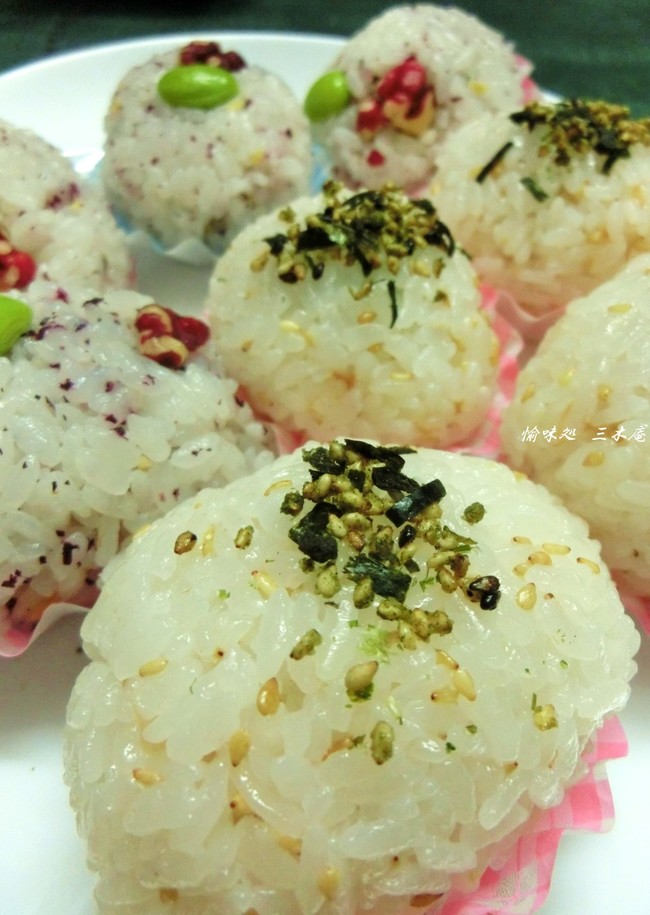 暑い季節だし おにぎりの具は ちいさなちいさな よかったさがし クックパッドブログ