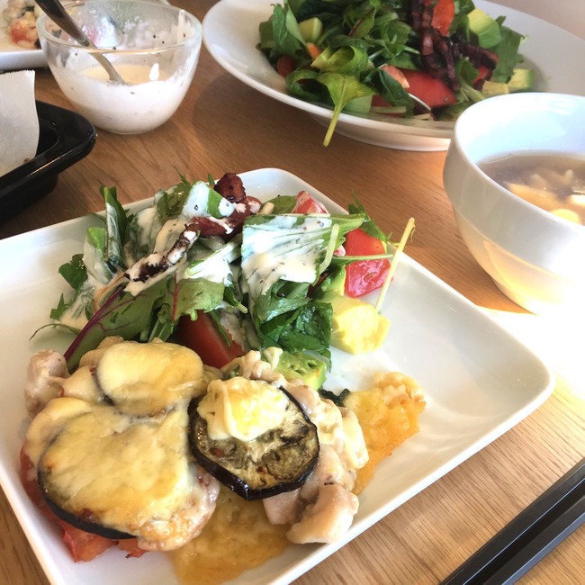 子供も大人も大満足 おしゃれ 肉ピザ ランチ スタッフごはん ときどきおやつvol 24 クックパッドごはん部だより クックパッドブログ