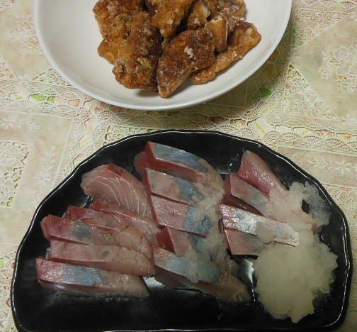 ツバスの刺身と竜田揚げ 旅行者の昼食 クックパッドブログ