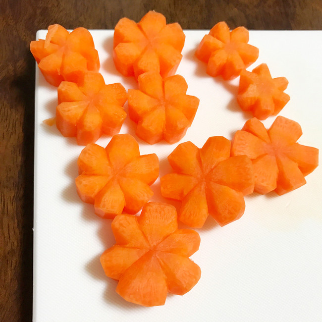 可愛いお花型ニンジン入りのお弁当 かんちゅのごはん日記ブログ クックパッドブログ