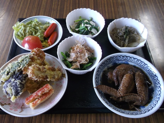 天ぷら盛り合わせと４種類の副菜 かきいちの今日の昼ご飯 クックパッドブログ