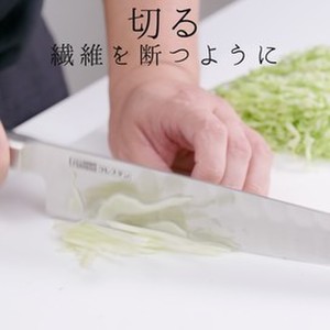 クックパッドニュース:葉1枚でも簡単にできる!「キャベツの千切り」ワザ | 毎日新聞