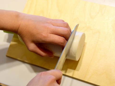 包丁で切るときの材料のおさえ方 クックパッド料理の基本