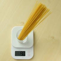 グラム 前 パスタ 一人