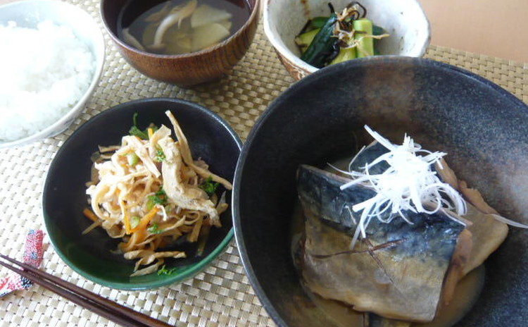 鮮魚処理メインで さば味噌煮・切り干し大根・きゅうりの浅漬け