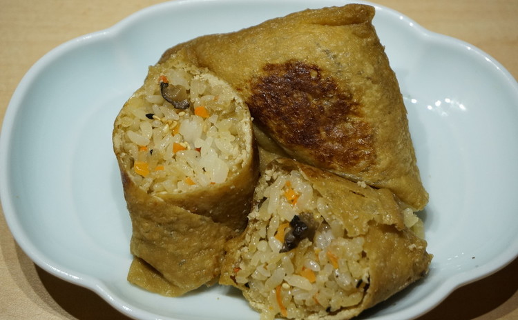 お花見に炙り五目いなりと彩り玉子焼、鮭のレモン焼+ささみじゃが団子揚げ