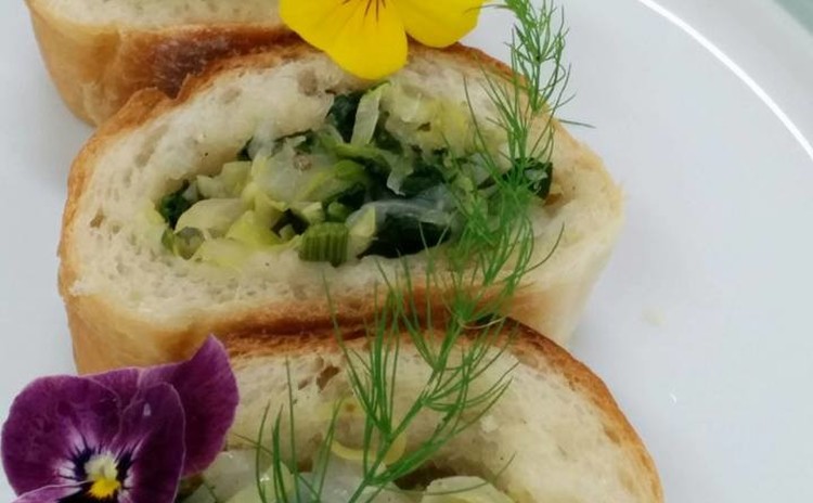 甘麹パンともち麦でヘルシーメニュー&旬の野菜スタッフドバスケット