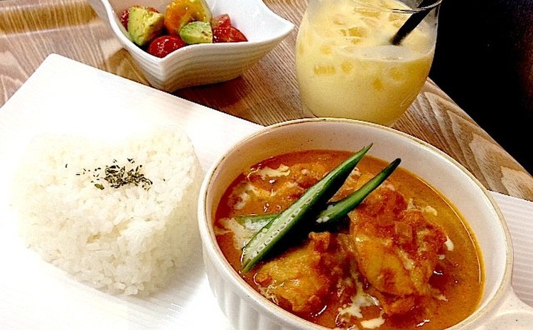 夏こそカレー!(日替わりプチスイーツ付き)