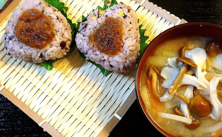 素材にこだわった手作り味噌!麦、米の合わせ味噌は11・12月の限定