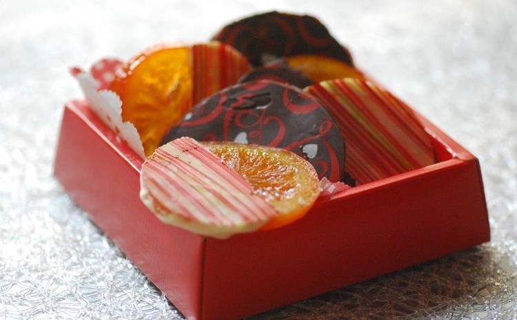 バレンタインは手作りで!自家製オランジェットとハートのチョコケーキ