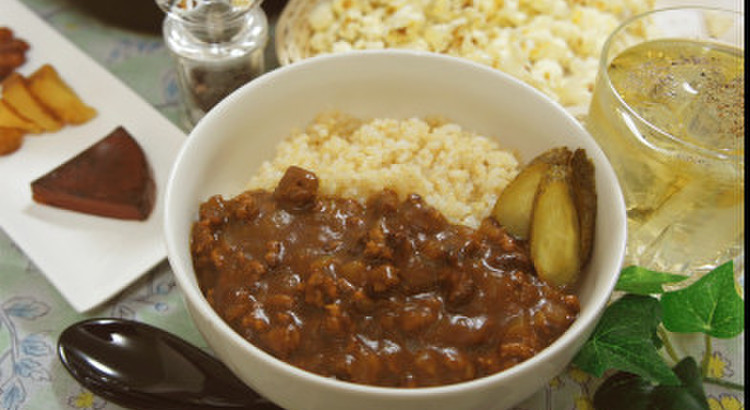 【燻製実習!】ブラックペッパーとチーズ【燻製デモ】燻製キーマ玄米カレー