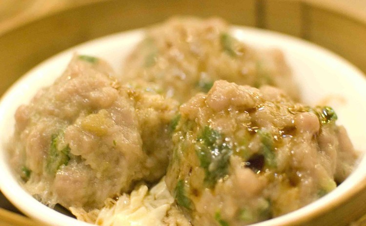 豆豉蒸排骨 、山竹牛肉、湯園を作ります。
