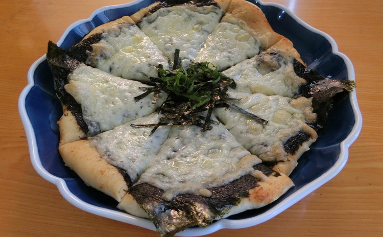 味わい深い天然酵母を使ったピザ生地で作る和風ピザ3種とキーマカレーピザ