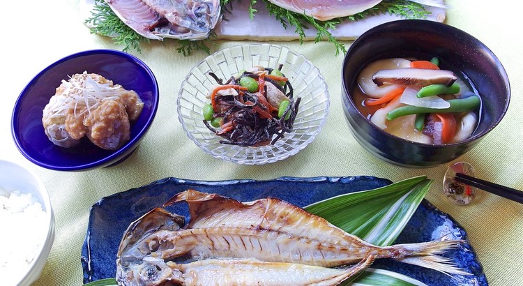 【居酒屋直伝!】自家製鯵の開きお持ち帰りと懐かしの水団汁&人気の小鉢達