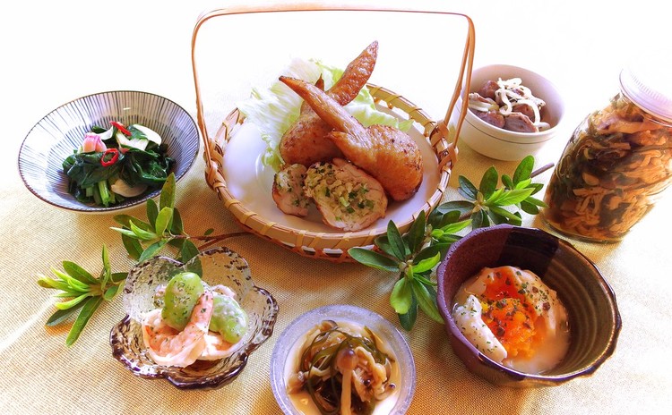 【居酒屋直伝!】ジューシー手羽餃子と気の利く小鉢5選/なめ茸お土産も♪