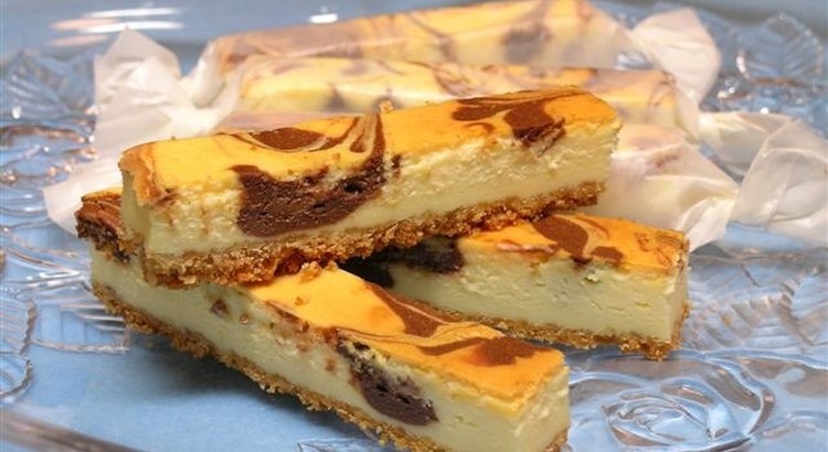【プロが教える】しっとり濃厚『チョコマーブルチーズケーキバー』