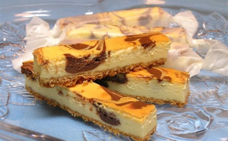 【プロが教える】しっとり濃厚『チョコマーブルチーズケーキバー』