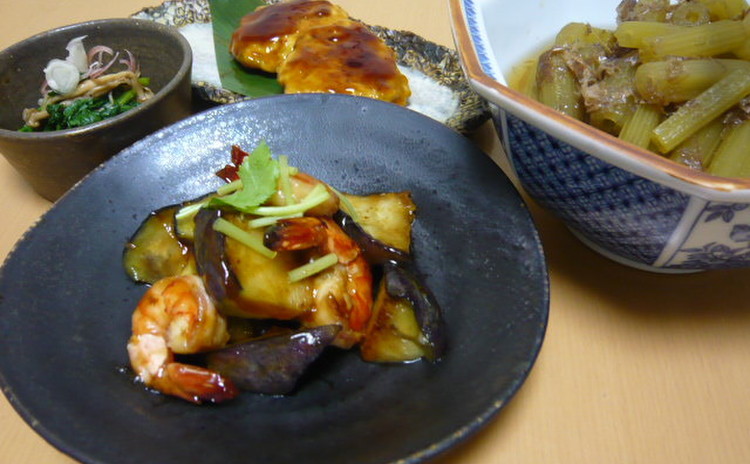 海老と茄子の炒め煮 鶏つくね キノコと菊菜の和え物 ふき土佐煮
